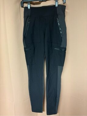 Athleta Headlands Hybrid Cargo II Tight - Black, Size 4